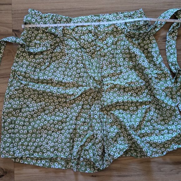 H&M Green Floral Shorts w/ Waist Tie, 10 - Picture 5 of 7